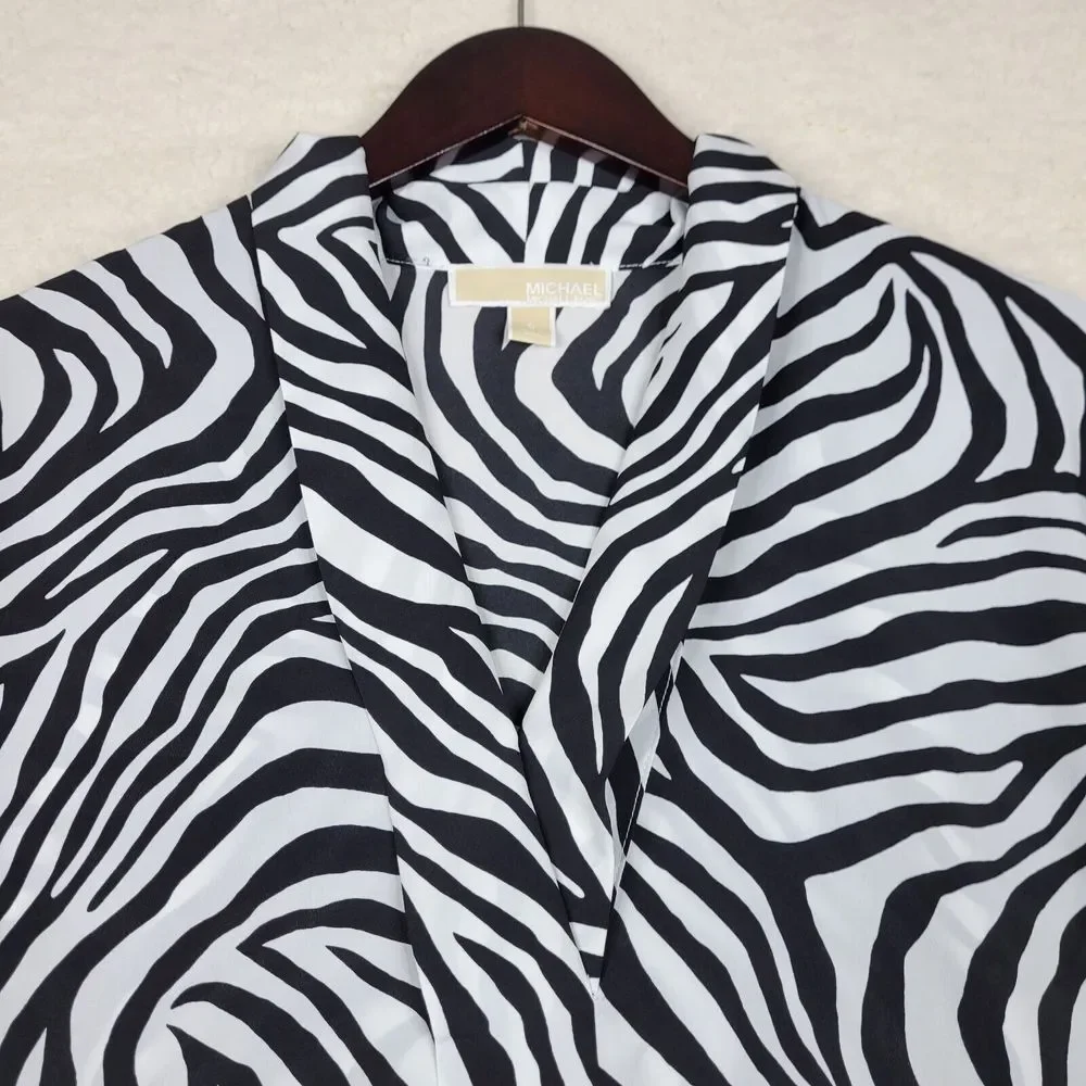 Michael Kors Shirt Womens Small Zebra Print V Neck Gold Hardware Short Sleeve‎